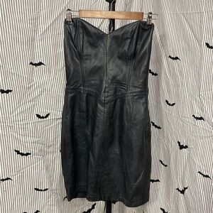 ITEM#65 Vtg Michael Hoban North Beach Leather Dress Black
Size Small
14x28